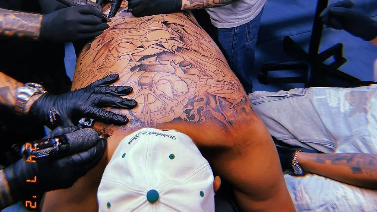 Nick Kyrgios hat sich ein neues Tattoo stechen. - über den kompletten Rücken.