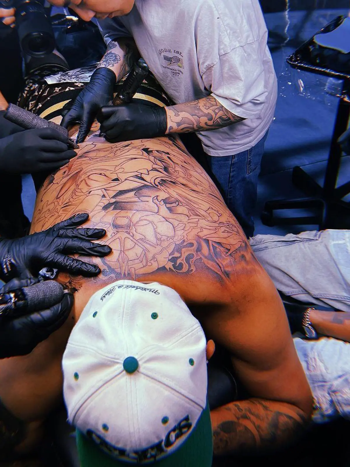 Nick Kyrgios hat sich ein neues Tattoo stechen. - über den kompletten Rücken.