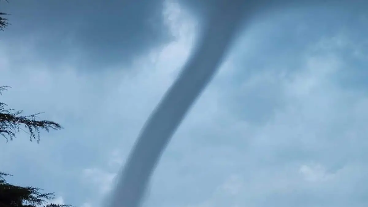 Ein Unwetterjäger machte ein spektakuläres Foto des Tornados.