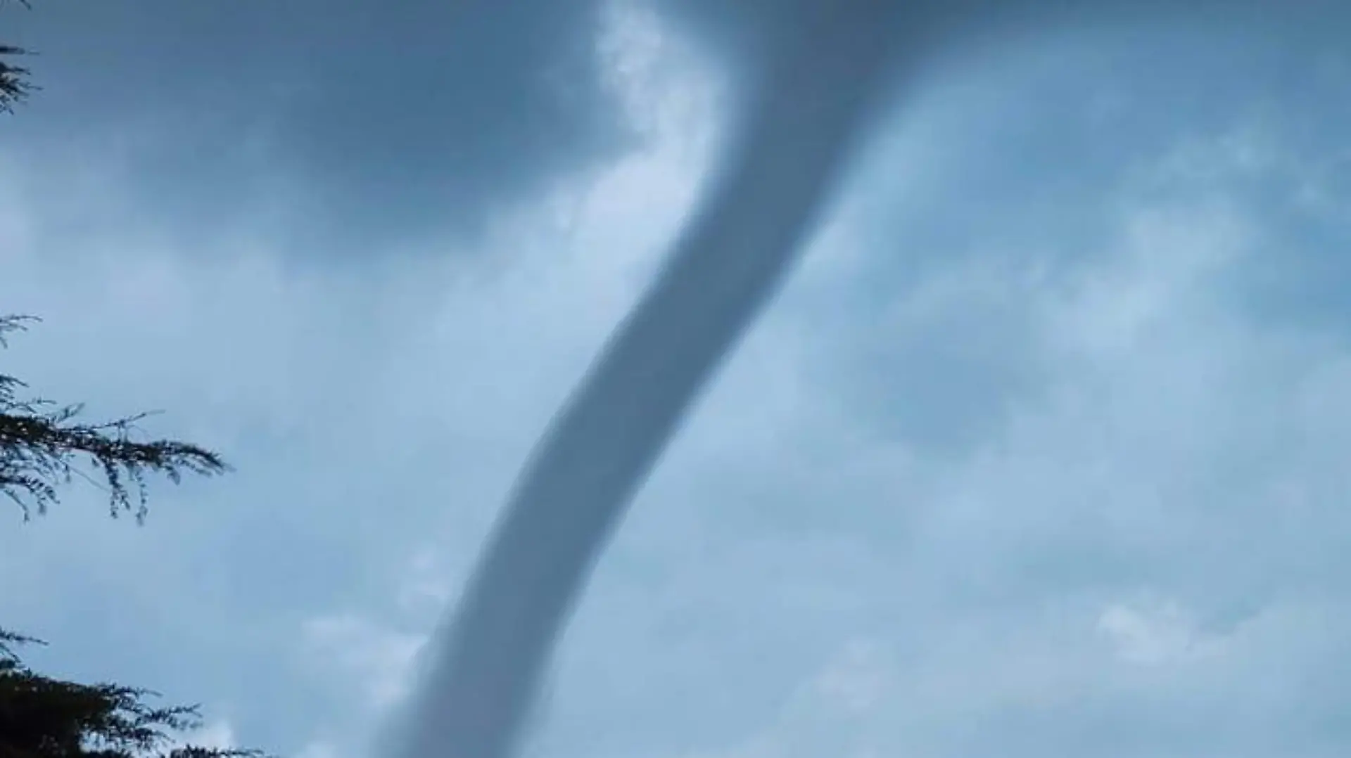 Ein Unwetterjäger machte ein spektakuläres Foto des Tornados.