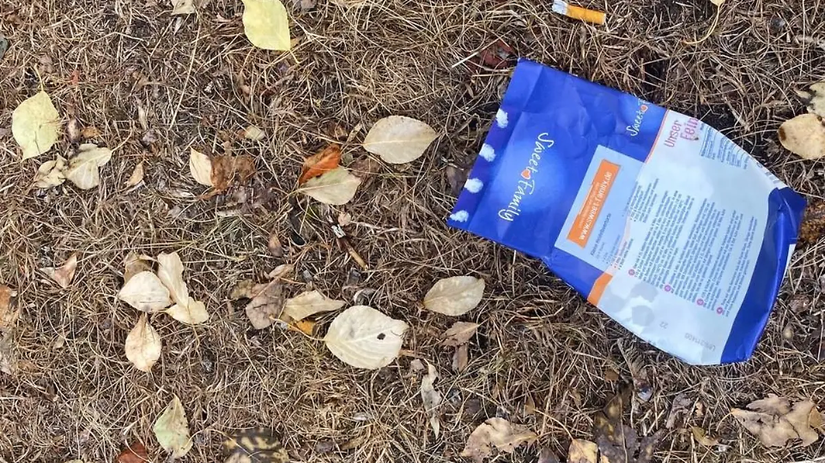 Unbekannte verstreuen Zucker in Park in Kassel