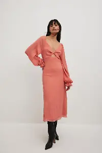 Midikleid mit offenem Rücken