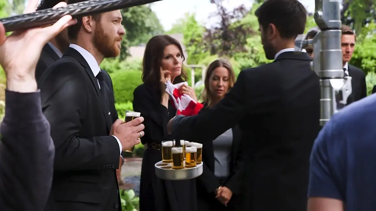 Das mussten die Schauspieler auf dem Friedhof beachten Beerdigungs-Dreh bei "Unter uns"