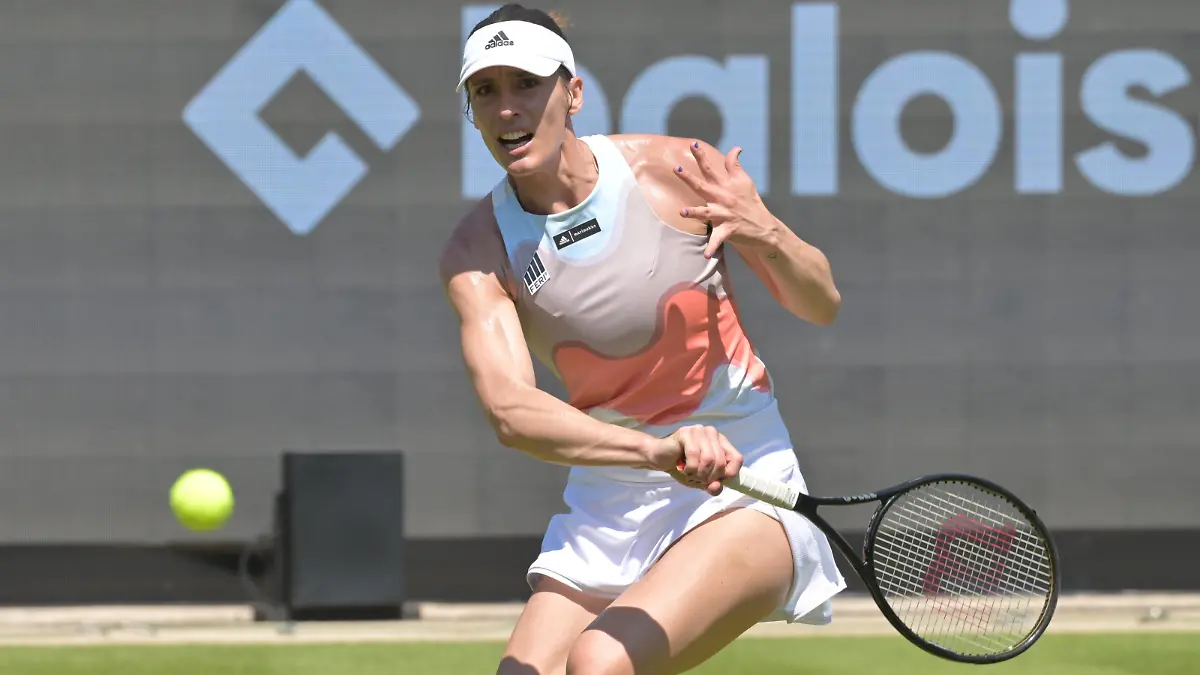 25.06.2023, xbrx, Tennis Bad Homburg Open WTA 250, emspor, v.l. Abschiedsspiel Petkovic, Andrea (GER), Petkovic, Andrea (GER), spielt den Ball Foto: Bjoern Reichert/Jan Huebner || Mindestpreis 20 Euro 
