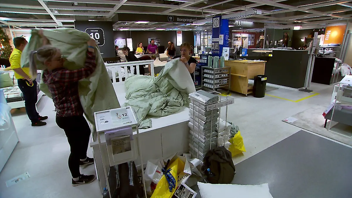 Wer ist der Beste am Bett? Normalerweise shoppt man hier in Ruhe, aber beim Contest geht's etwas hektischer zu.