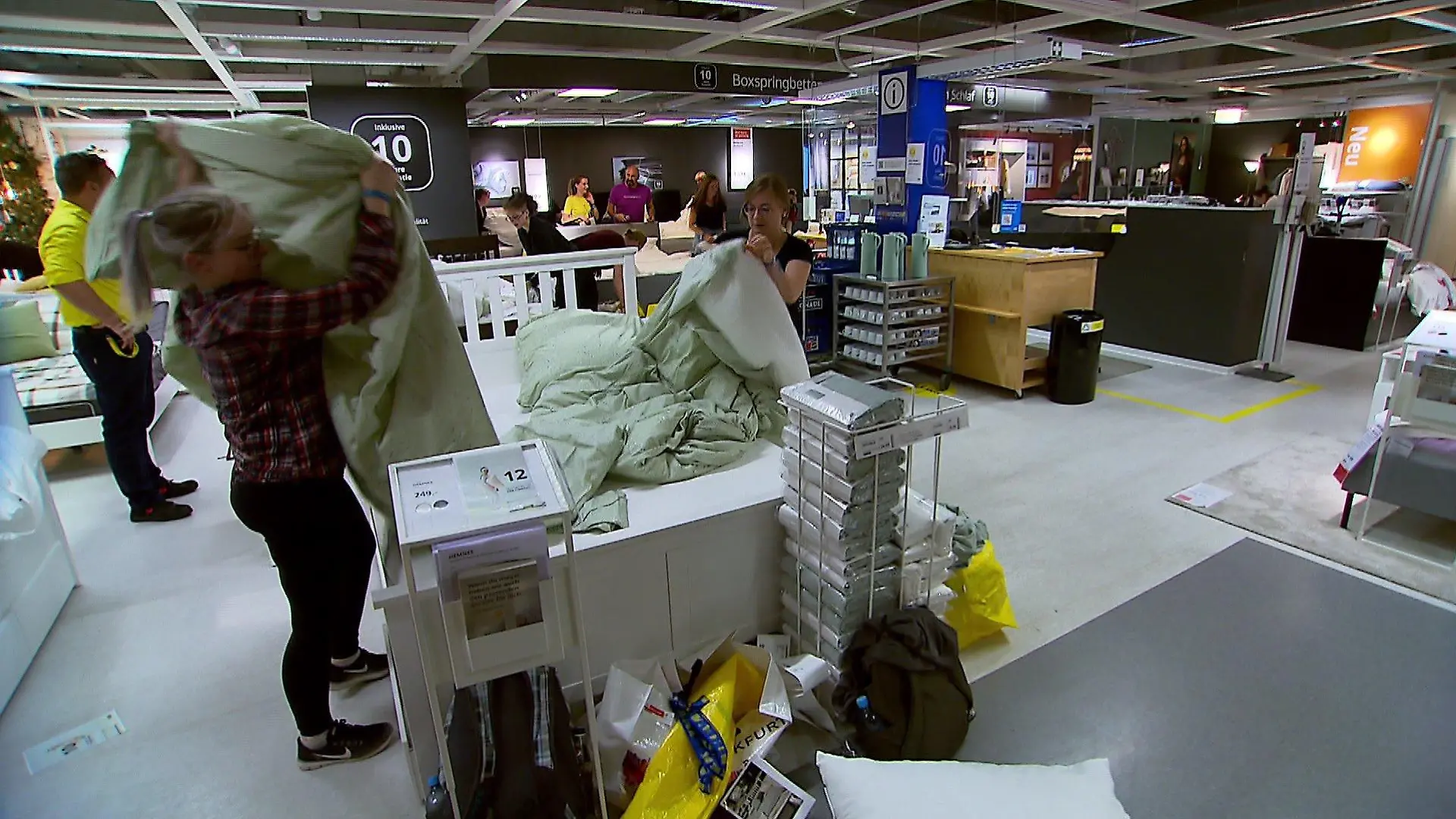 Wer ist der Beste am Bett? Normalerweise shoppt man hier in Ruhe, aber beim Contest geht's etwas hektischer zu.