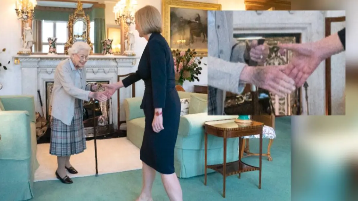 Queen gibt Liz Truss die Hand.
