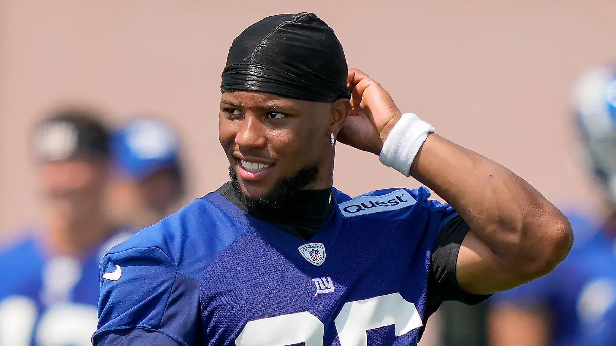 New York Giants Saquon Barkley participates in training activities at the NFL football team's practice facility, Wednesday, July 26, 2023, in East Rutherford, N.J. (AP Photo/John Minchillo)