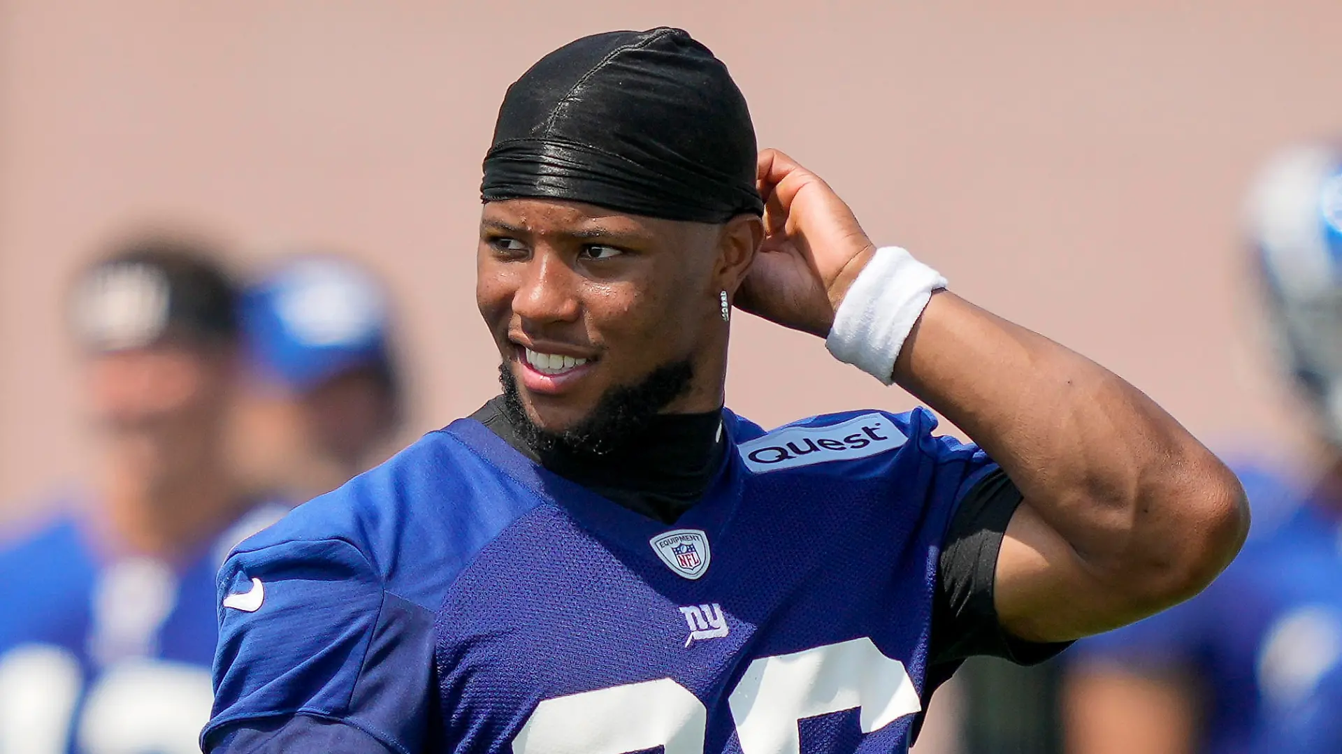 New York Giants Saquon Barkley participates in training activities at the NFL football team's practice facility, Wednesday, July 26, 2023, in East Rutherford, N.J. (AP Photo/John Minchillo)