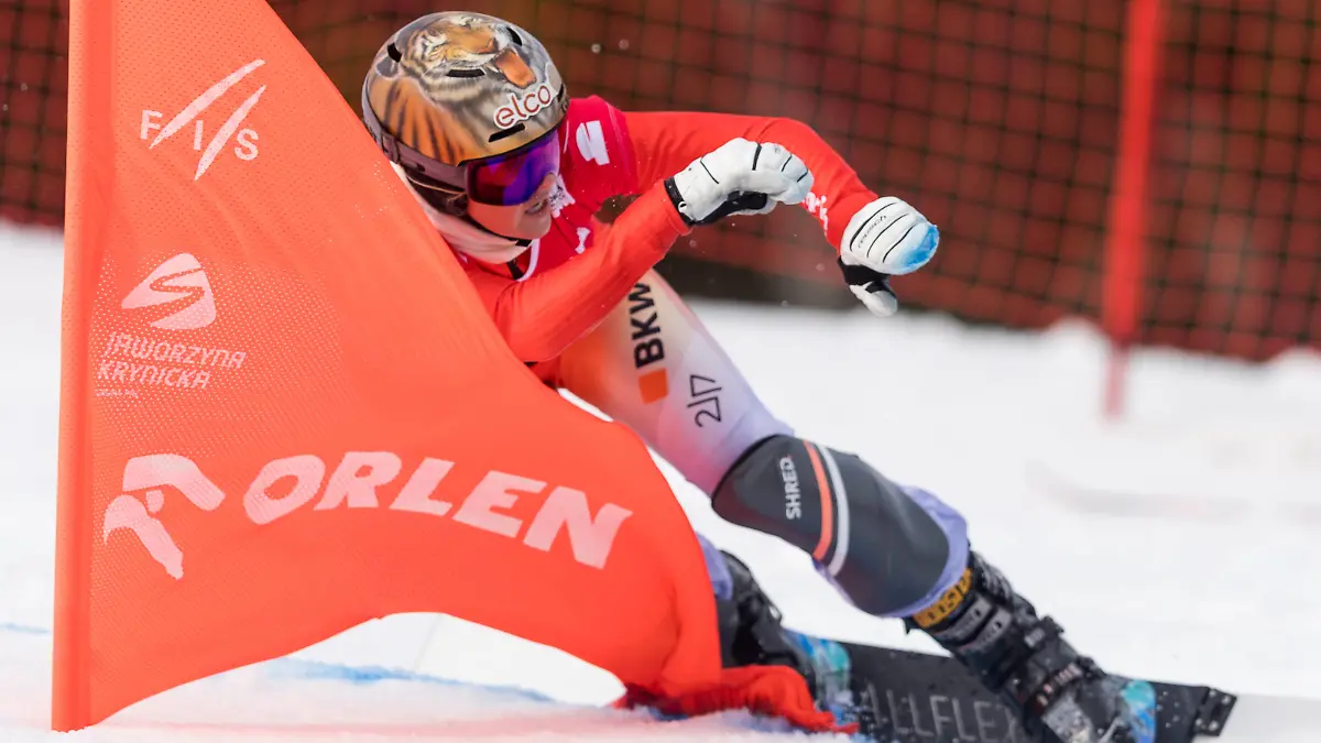FIS Snowboard World Cup Julie Zogg is competing in the FIS Snowboard World Cup parallel giant slalom in Jaworzyna Krynicka, Krynica, Poland, on February 24, 2024. Krynica Poland PUBLICATIONxNOTxINxFRA Copyright: xFotoxOlimpikx originalFilename:jastrzebowski-fissnowb240224_npkrU.jpg