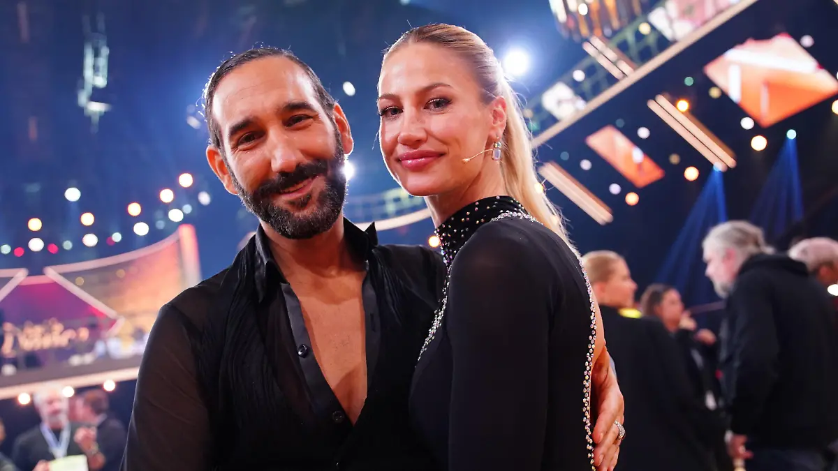 Lulu und Massimo Sinató. bei der 17. Staffel der RTL-Tanzshow 'Let's Dance' im MMC Coloneum in Köln