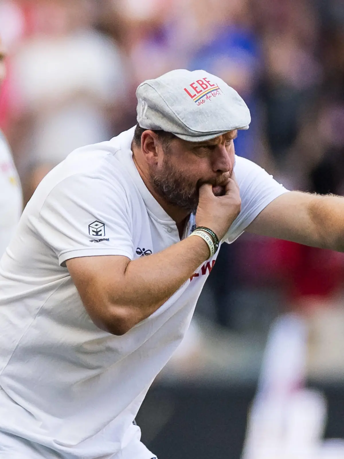  1. Fussball Bundesliga 1. FC Koeln - VfB Stuttgart 28.08.2022 Steffen Baumgart Trainer 1. FC Koeln mit Lebe wie du bist Muetze 1. Fussball Bundesliga, 1. FC Koeln - VfB Stuttgart, Koeln, Rheinenergiestadion DFL REGULATIONS PROHIBIT ANY USE OF PHOTOGRAPHS AS IMAGE SEQUENCES AND/OR QUASI-VIDEO. *** 1 Soccer Bundesliga 1 FC Koeln VfB Stuttgart 28 08 2022 Steffen Baumgart Coach 1 FC Koeln with Lebe wie du bist Muetze 1 Soccer Bundesliga, 1 FC Koeln VfB Stuttgart, Koeln, Rheinenergiestadion DFL REGULATIONS PROHIBIT ANY USE OF PHOTOGRAPHS AS IMAGE SEQUENCES AND OR QUASI VIDEO Copyright: xBEAUTIFULxSPORTS/Wunderlx