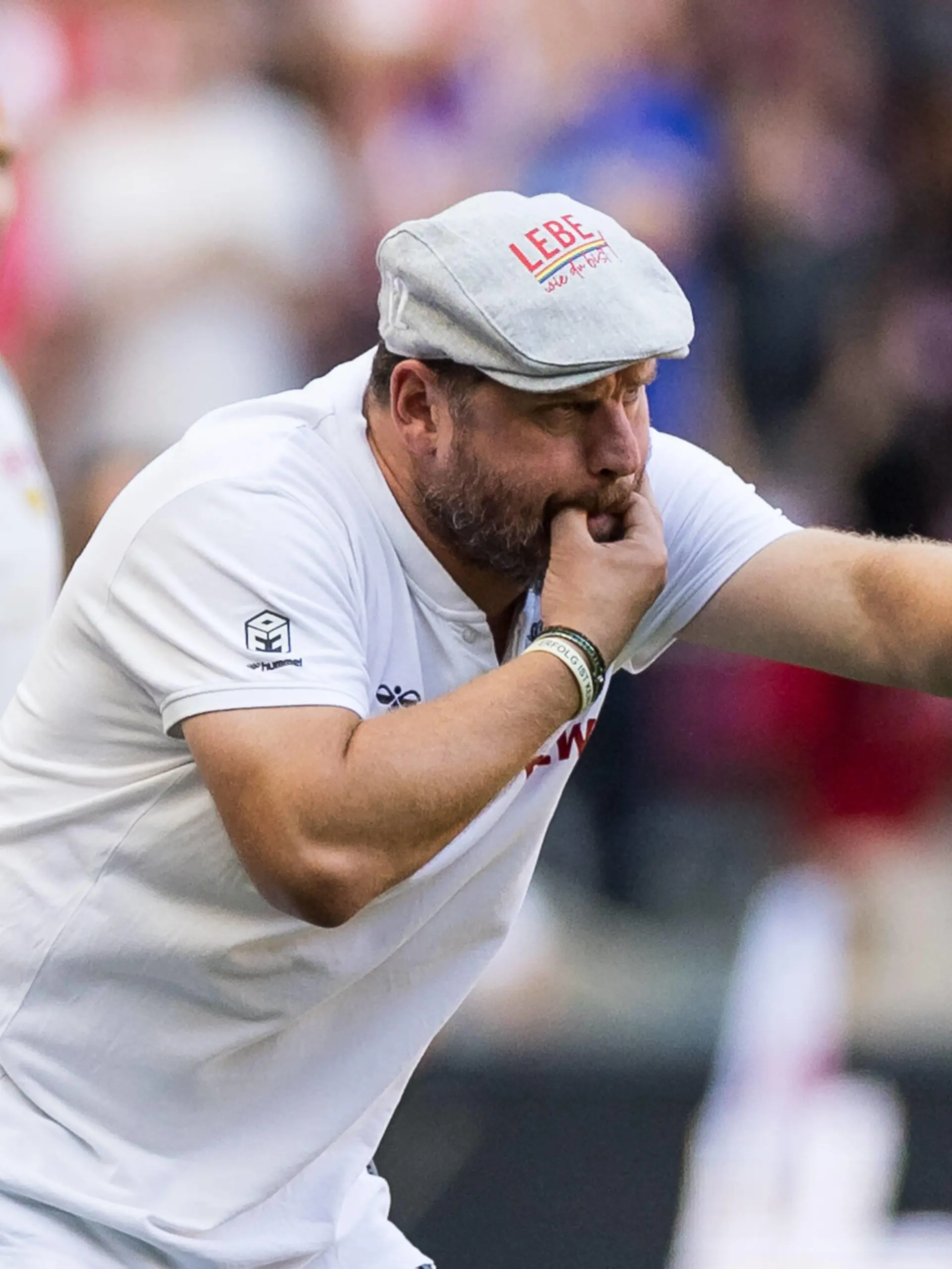  1. Fussball Bundesliga 1. FC Koeln - VfB Stuttgart 28.08.2022 Steffen Baumgart Trainer 1. FC Koeln mit Lebe wie du bist Muetze 1. Fussball Bundesliga, 1. FC Koeln - VfB Stuttgart, Koeln, Rheinenergiestadion DFL REGULATIONS PROHIBIT ANY USE OF PHOTOGRAPHS AS IMAGE SEQUENCES AND/OR QUASI-VIDEO. *** 1 Soccer Bundesliga 1 FC Koeln VfB Stuttgart 28 08 2022 Steffen Baumgart Coach 1 FC Koeln with Lebe wie du bist Muetze 1 Soccer Bundesliga, 1 FC Koeln VfB Stuttgart, Koeln, Rheinenergiestadion DFL REGULATIONS PROHIBIT ANY USE OF PHOTOGRAPHS AS IMAGE SEQUENCES AND OR QUASI VIDEO Copyright: xBEAUTIFULxSPORTS/Wunderlx