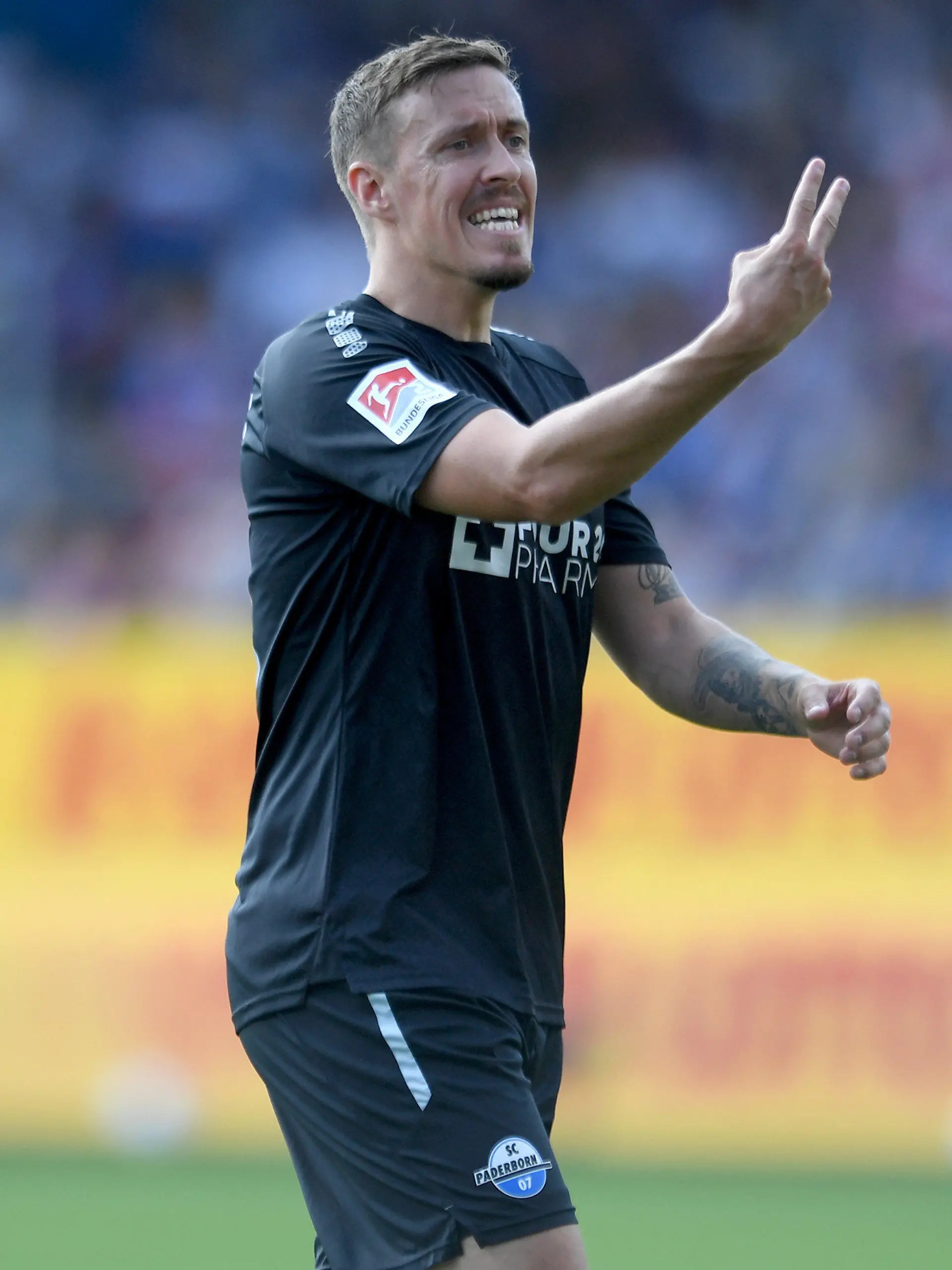 ARCHIV - 02.09.2023, Schleswig-Holstein, Kiel: Fußball, 2. Bundesliga, 5. Spieltag, Holstein Kiel - SC Paderborn 07 im Holstein-Stadion. Paderborns Max Kruse schimpft mit seinen Mitspielern. Nach seinem Karriereende hat der frühere Nationalspieler einige Pläne. (zu dpa: «Max Kruses Pläne gehen «immer weiter weg vom Fußball»») Foto: Michael Schwartz/dpa +++ dpa-Bildfunk +++