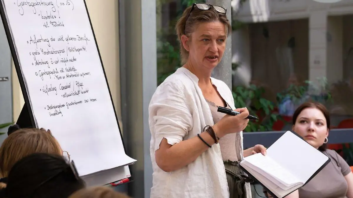 Daniela Brodesser setzt sich für Frauen ein, die unverschuldet in Armut leben müssen. Früher war sie selbst Betroffene.