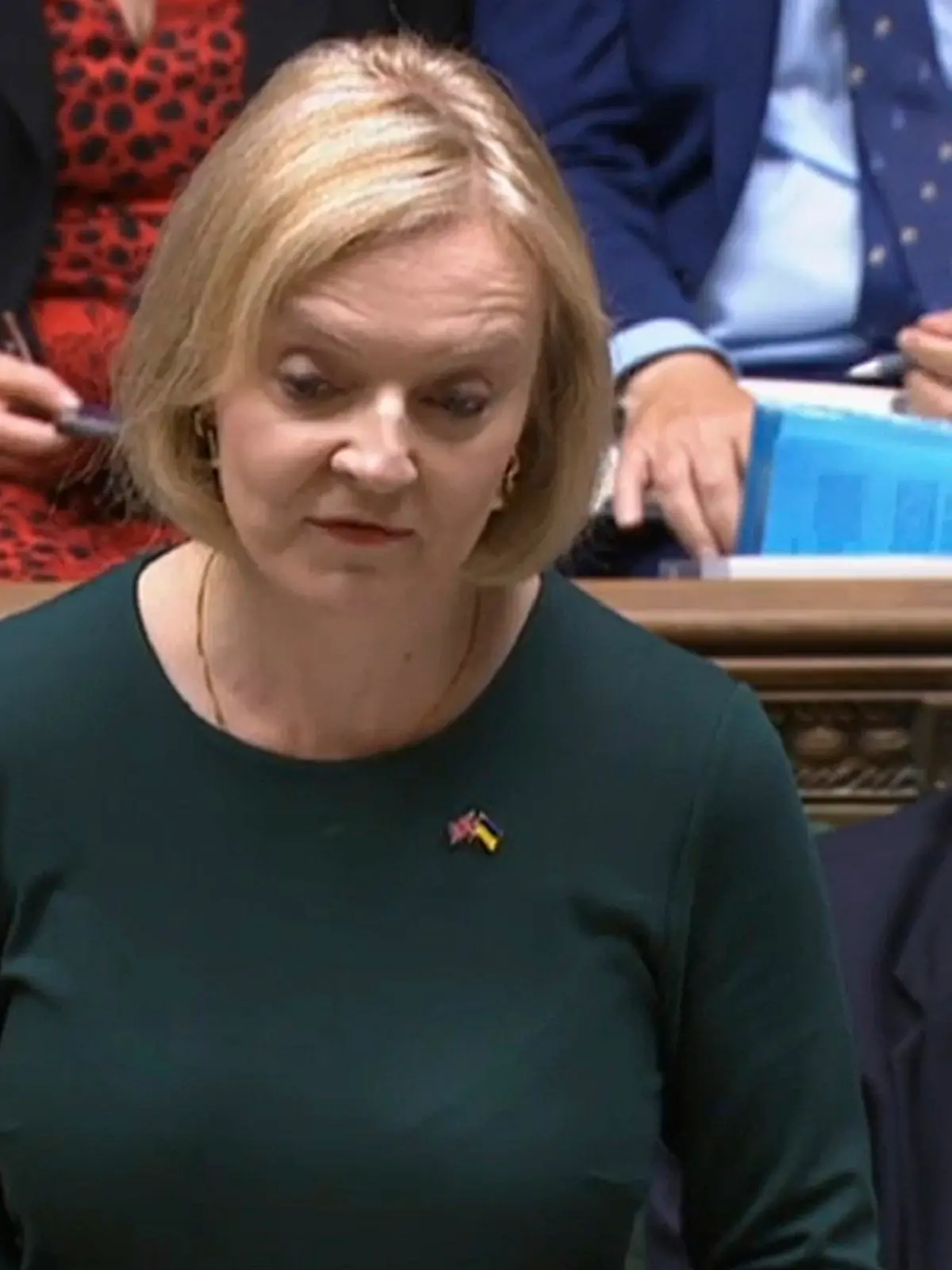 SCREENSHOT - 08.09.2022, Großbritannien, London: HANDOUT - Liz Truss, Premierministerin von Großbritannien, spricht im Unterhaus, um ihre Pläne zur Energiekrise vorzustellen. Die neue britische Premierministerin will die Gas- und Strompreise bei 2500 Pfund (rund 2800 Euro) pro Jahr für einen durchschnittlichen Haushalt einfrieren. Das sagte die konservative Politikern am Donnerstag im Unterhaus Foto: House Of Commons/PA/dpa - ACHTUNG: Nur zur redaktionellen Verwendung im Zusammenhang mit der aktuellen Berichterstattung und nur mit vollständiger Nennung des vorstehenden Credits +++ dpa-Bildfunk +++