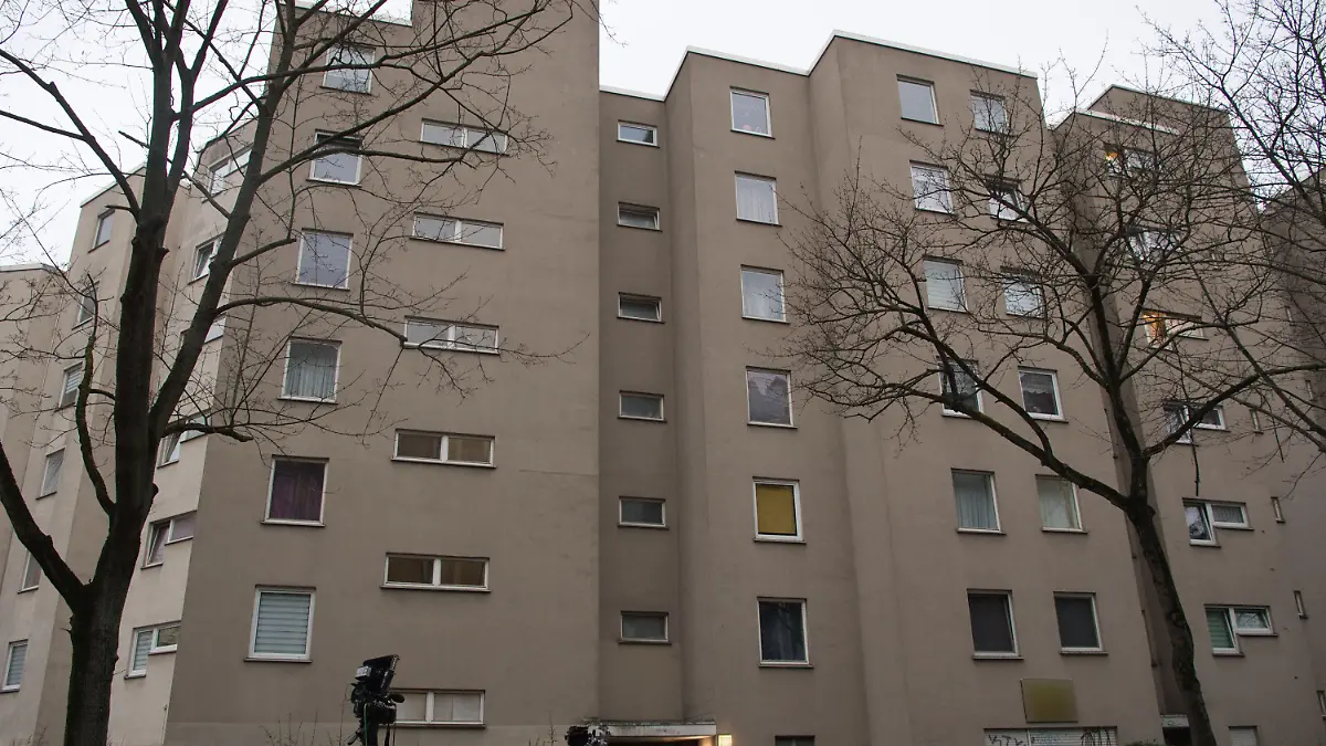 ARCHIV - 27.02.2024, Berlin: Blick auf ein Mehrfamilienhaus im Berliner Stadtteil Kreuzberg, in dem die frühere RAF-Terroristin Daniela Klette gewohnt haben soll. (zu dpa: «Frühere RAF-Terroristin ohne Mietvertrag in Berliner Wohnung») Foto: Paul Zinken/dpa +++ dpa-Bildfunk +++