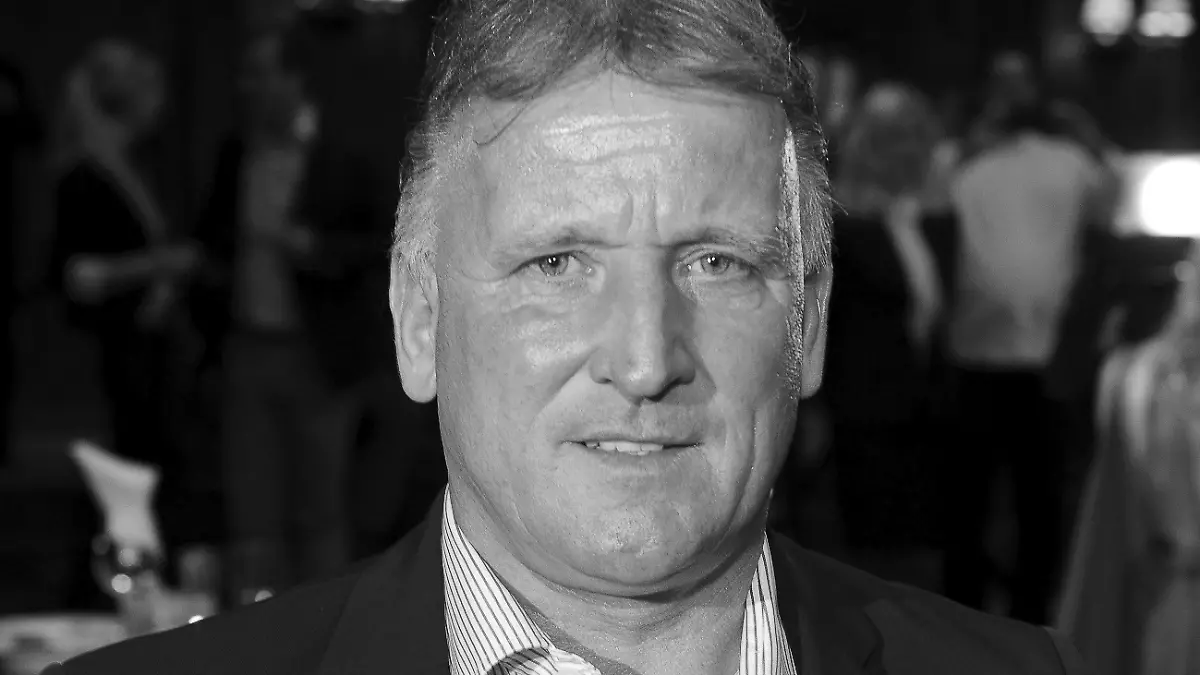 ARCHIV - 17.07.2012, Bayern, München: Der frühere deutsche Nationalspieler Andreas Brehme, aufgenommen bei einer Charity-Veranstaltung im Hotel Vierjahreszeiten. Fußball-Weltmeister Andreas Brehme ist im Alter von 63 Jahren gestorben, wie seine Familie der Deutschen Presse-Agentur am Dienstag bestätigte. (zu dpa: «Fußball-Weltmeister Andreas Brehme gestorben») Foto: Tobias Hase/dpa +++ dpa-Bildfunk +++