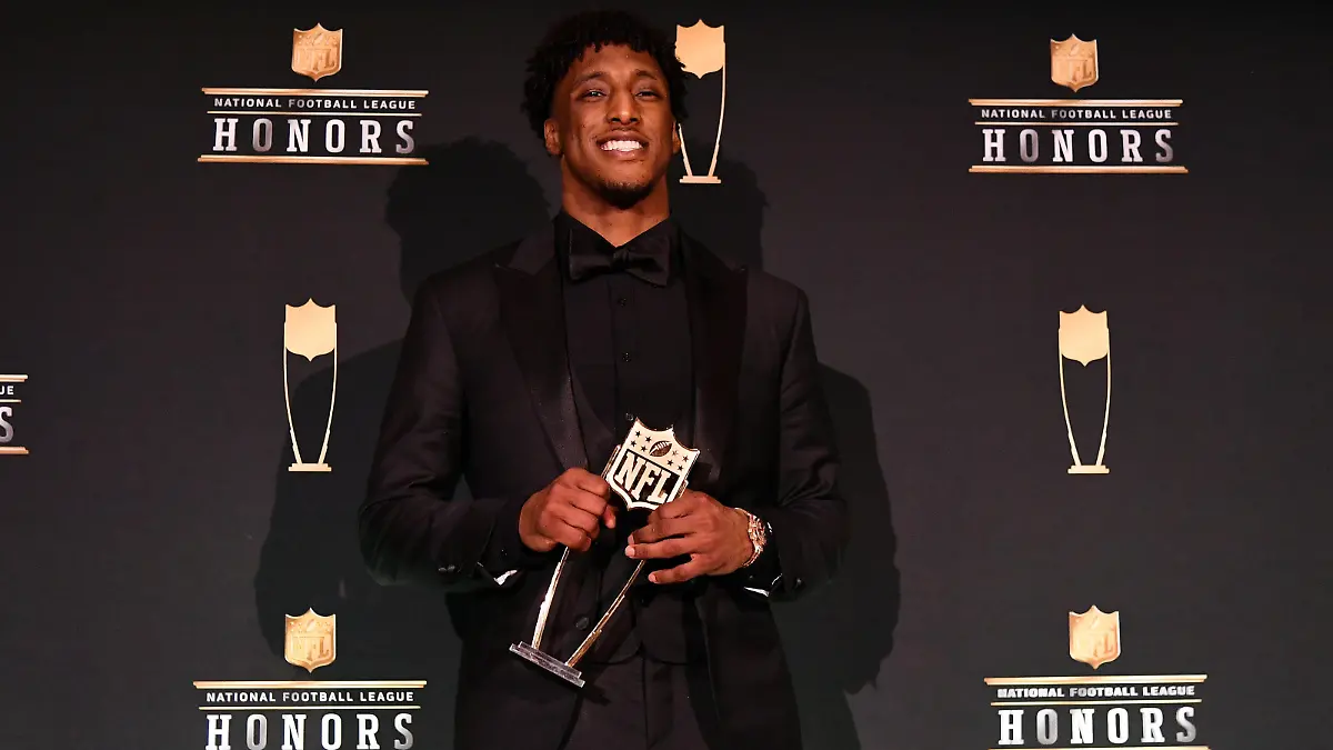 NFL, American Football Herren, USA Super Bowl LIV-NFL Honors Feb 1, 2020 Miami, Florida, USA New Orleans Saints Michael Thomas poses for a photo after receiving the AP Offensive Player of the Year award during the NFL Honors awards presentation at Adrienne Arsht Center. Miami Adrienne Arsht Center Florida USA, EDITORIAL USE ONLY PUBLICATIONxINxGERxSUIxAUTxONLY Copyright: xJasenxVinlovex 13984847