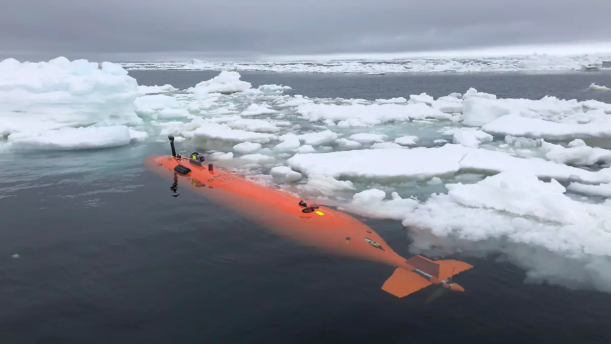 HANDOUT - 05.09.2022, ---, Antarktis: Rán, ein autonomes Unterwasserfahrzeug von Kongsberg HUGIN, im Meereis vor dem Thwaites-Gletscher nach einer 20-stündigen Mission zur Kartierung des Meeresbodens. Der gigantische Gletscher in der Antarktis droht einer Studie zufolge schneller abzuschmelzen als bisher angenommen - was zu einem dramatischen Anstieg des Meeresspiegels führen könnte. (zu dpa «Studie: Thwaites-Gletscher könnte schneller abschmelzen als gedacht») Foto: Anna Wåhlin/University of Gothenburg/dpa - ACHTUNG: Nur zur redaktionellen Verwendung im Zusammenhang mit der aktuellen Berichterstattung und nur mit vollständiger Nennung des vorstehenden Credits +++ dpa-Bildfunk +++