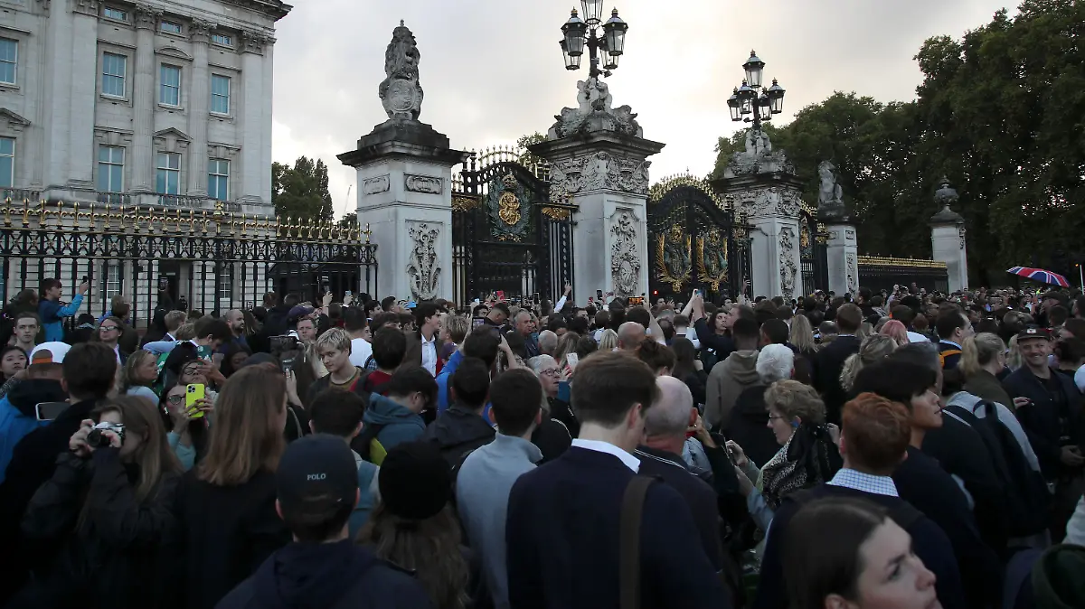 Announcement of The Queen's passing at Buckingham Palace.
Pictured: GV,General View
Ref: SPL5394153 080922 NON-EXCLUSIVE
Picture by: SplashNews.com


World Rights, 
