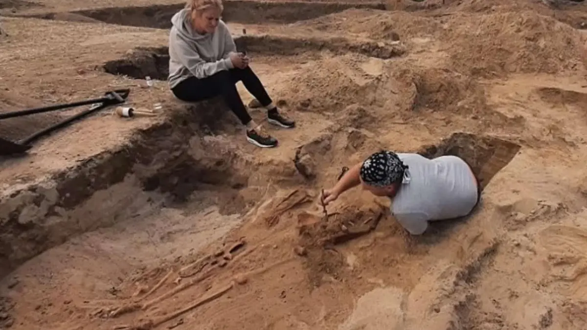 Polnische Archäologen fanden das Grab eines weiblichen Vampirs.