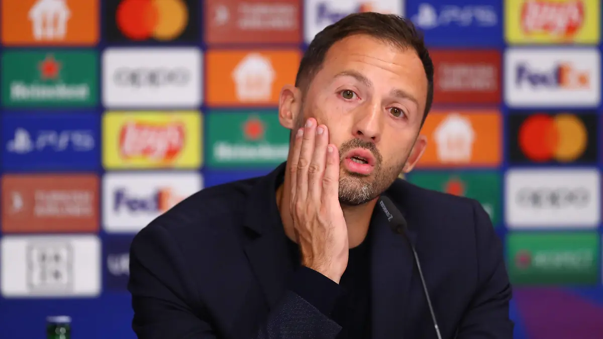 Sport Bilder des Tages RB Leipzig - Donezk / 06.09.2022 Leipzig, 06.09.2022, Red Bull Arena, UEFA Champions League , RB Leipzig GER vs. Schachtar Donezk UKR 1:4 0:1 , Pressekonferenz nach der Partie. Im Bild: Trainer Domenico Tedesco RB Leipzig , *** RB Leipzig Donetsk 06 09 2022 Leipzig, 06 09 2022, Red Bull Arena, UEFA Champions League , RB Leipzig GER vs Shakhtar Donetsk UKR 1 4 0 1 , post-match press conference In the picture coach Domenico Tedesco RB Leipzig , Picture Point