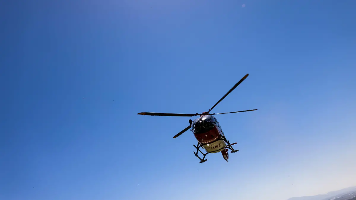 ARCHIV - 23.04.2021, Baden-Württemberg, Ihringen: Ein Rettungshubschrauber setzt zur Landung an (zu dpa: «Bergsteiger von Lawine verschüttet - schwer verletzt») Foto: Philipp von Ditfurth/dpa +++ dpa-Bildfunk +++