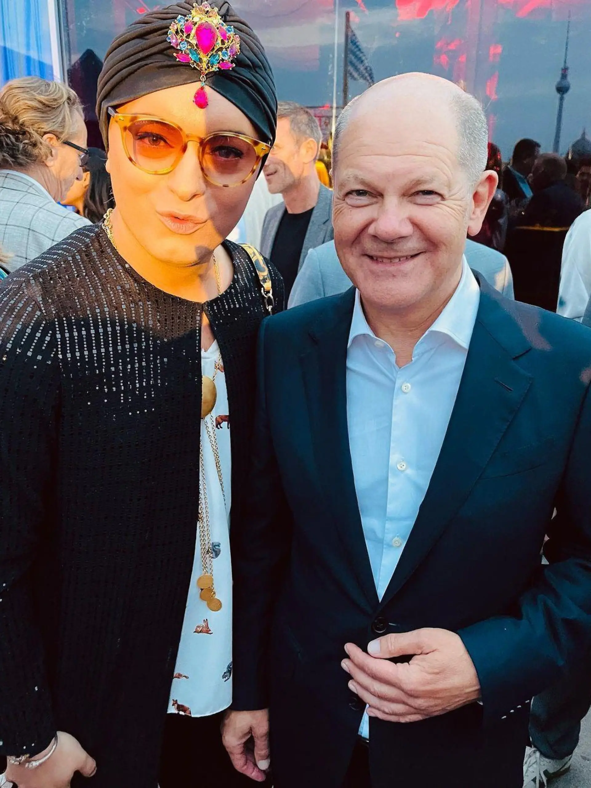 Julian F. M. Stoeckel und Bundeskanzler Olaf Scholz in Berlin