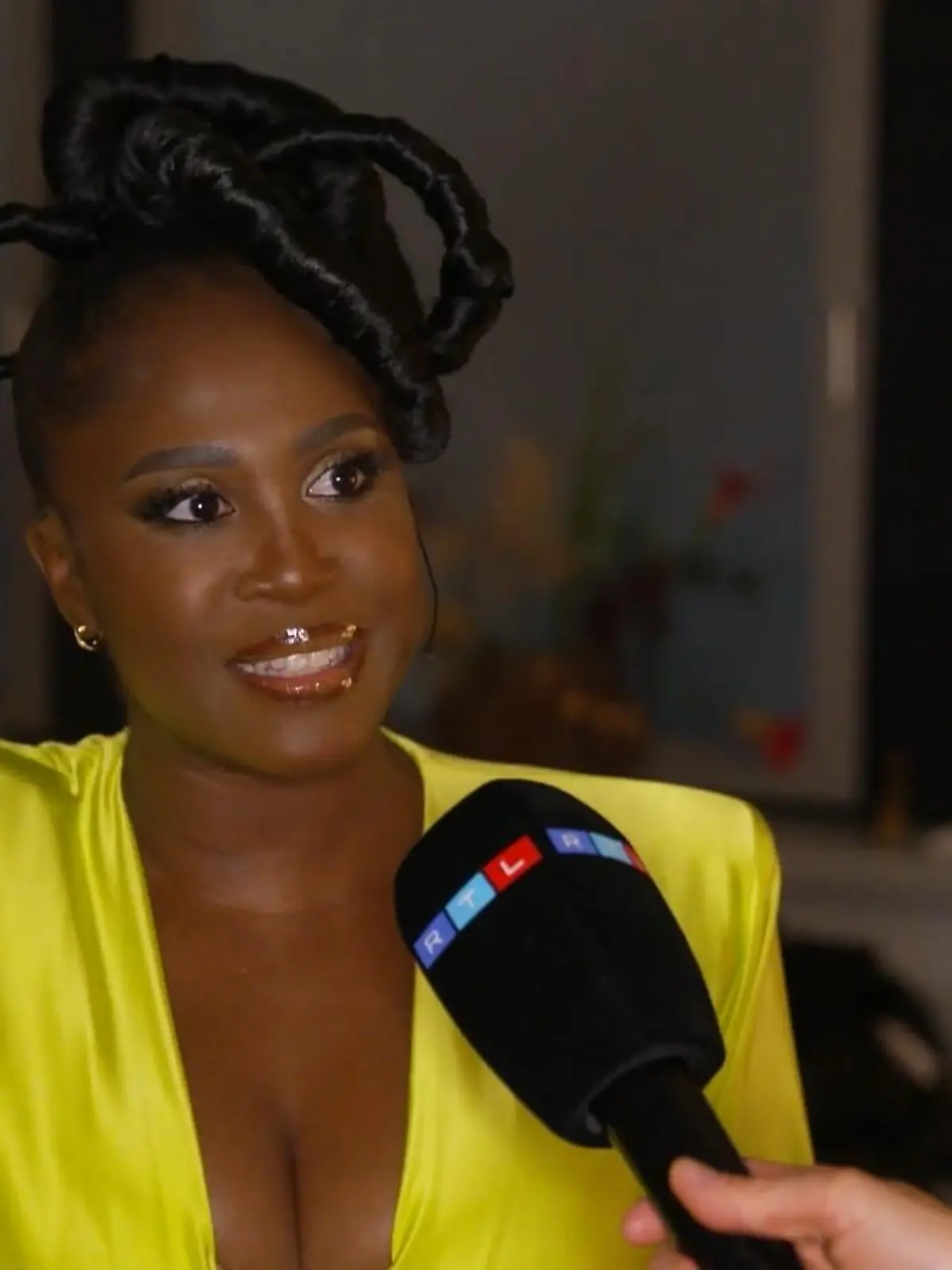 Bild zu: "Motsi Mabuse verrät das Geheimnis ihrer guten Laune"