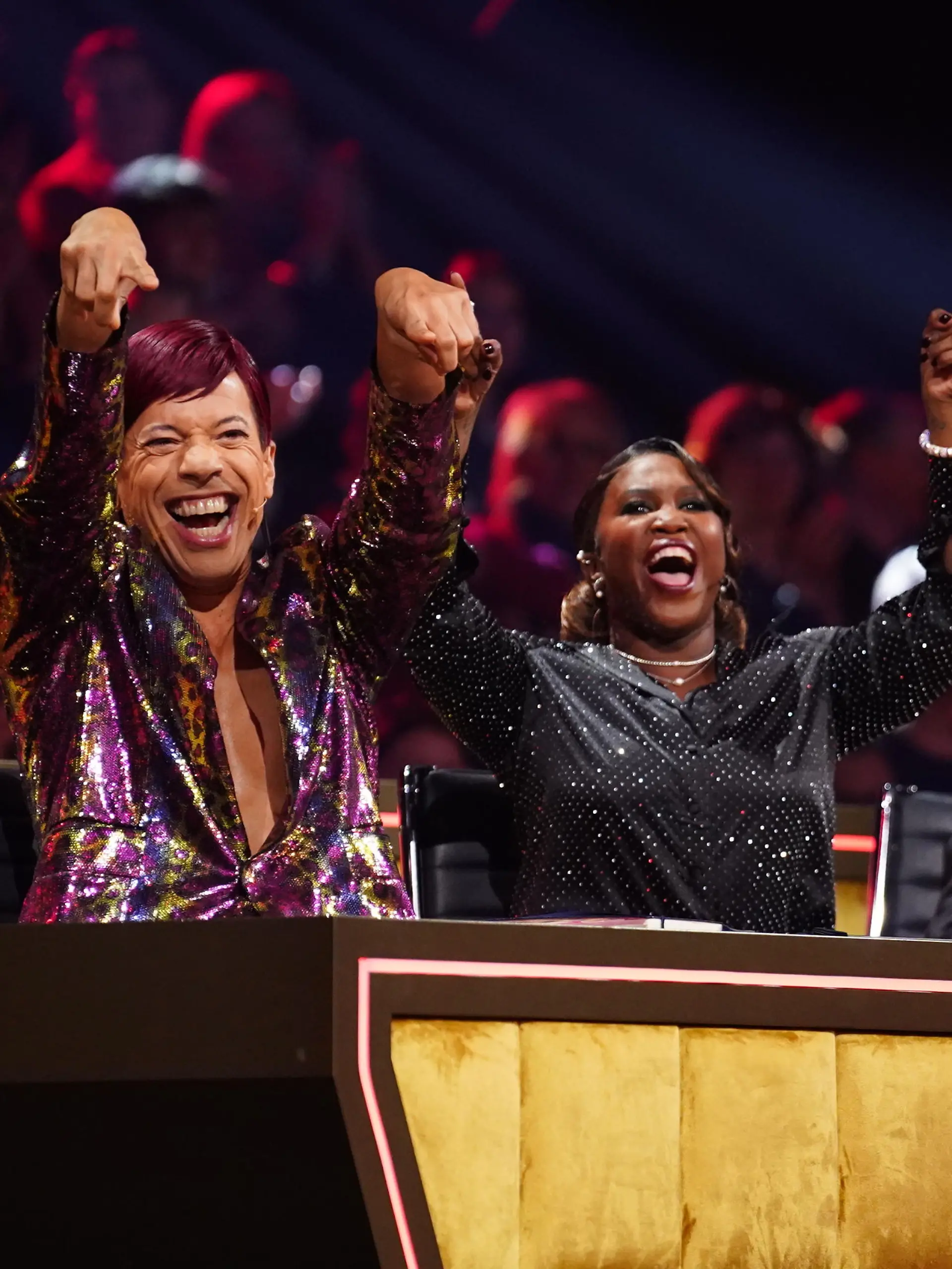 Die Jury mit Jorge González (l.), Motsi Mabuse und Joachim Llambi.  bei der 17. Staffel der RTL-Tanzshow 'Let's Dance' im MMC Coloneum in Köln