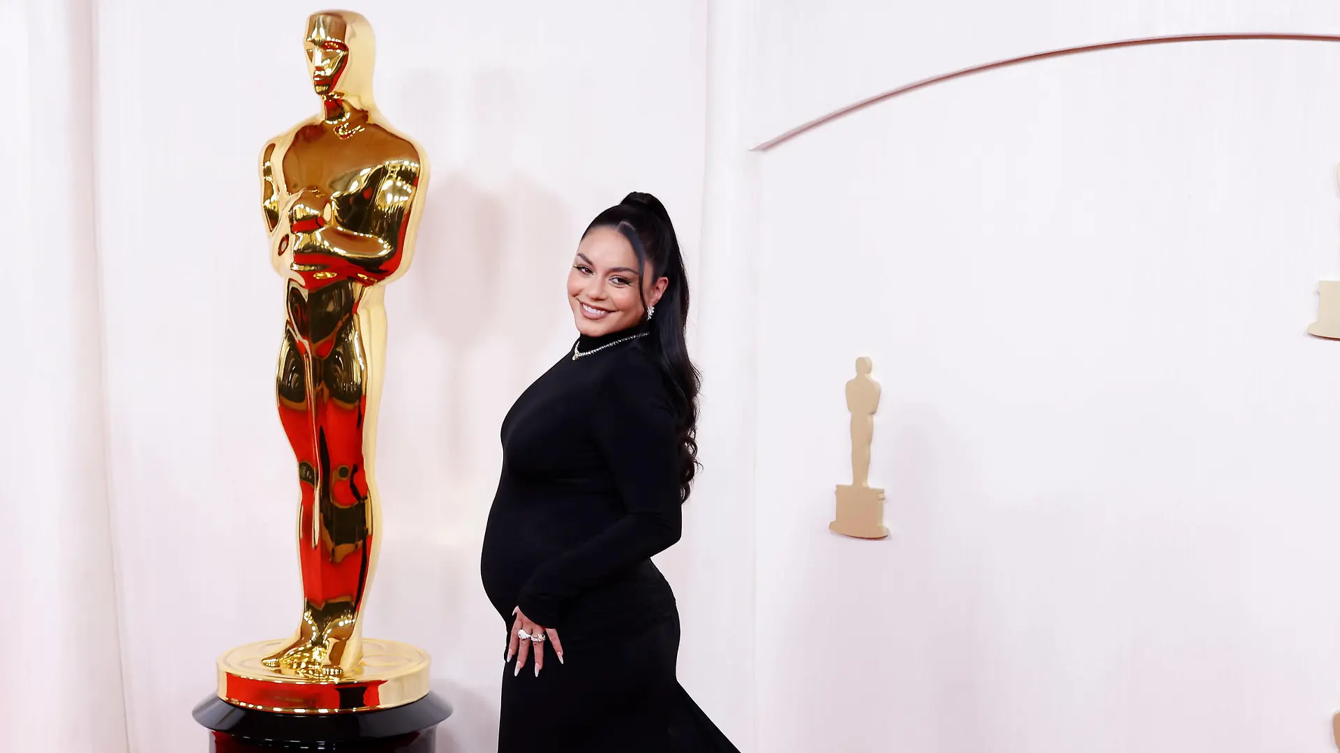 Vanessa Hudgens arrives on the red carpet at the 96th annual Academy Awards in Los Angeles, California on Sunday, March 10, 2024. Since 1929, the Oscars have recognized excellence in cinematic achievements. PUBLICATIONxINxGERxSUIxAUTxHUNxONLY LAP20240310518 JOHNxANGELILLO