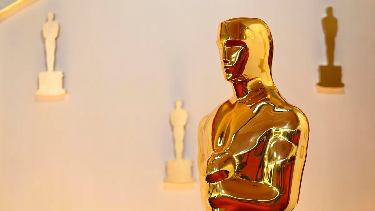 Mar 9, 2024; Los Angeles, CA, USA; A large Oscars statue is seen on the red carpet as preparations continue for the 96th Oscars at the Dolby Theatre at Ovation Hollywood in Los Angeles. Mandatory Credit: David Baratz-USA TODAY/Sipa USA / 090324