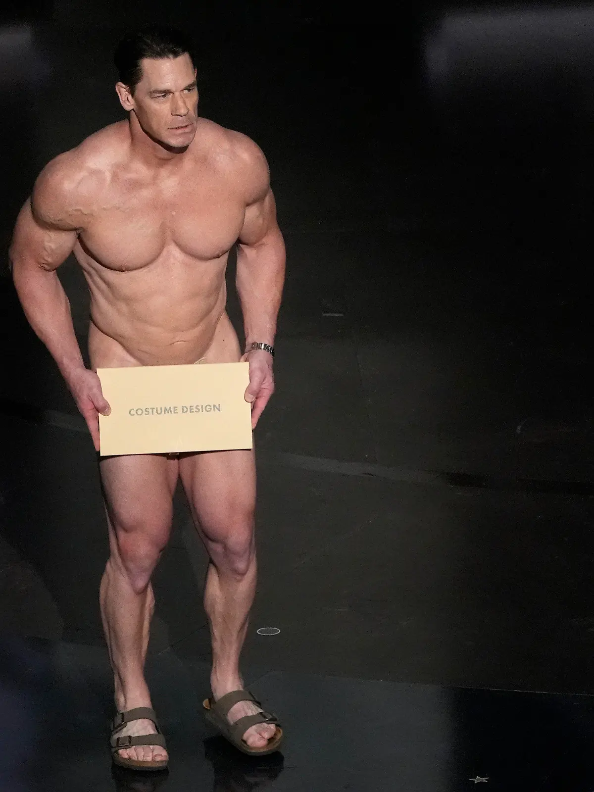 10.03.2024, USA, Los Angeles: John Cena präsentiert den Preis für das beste Kostümdesign während der Oscarverleihung im Dolby Theatre in Los Angeles. Die Academy Awards, auch Oscars genannt, werden in der Nacht zum 96. Mal vergeben. Foto: Chris Pizzello/Invision via AP/dpa +++ dpa-Bildfunk +++