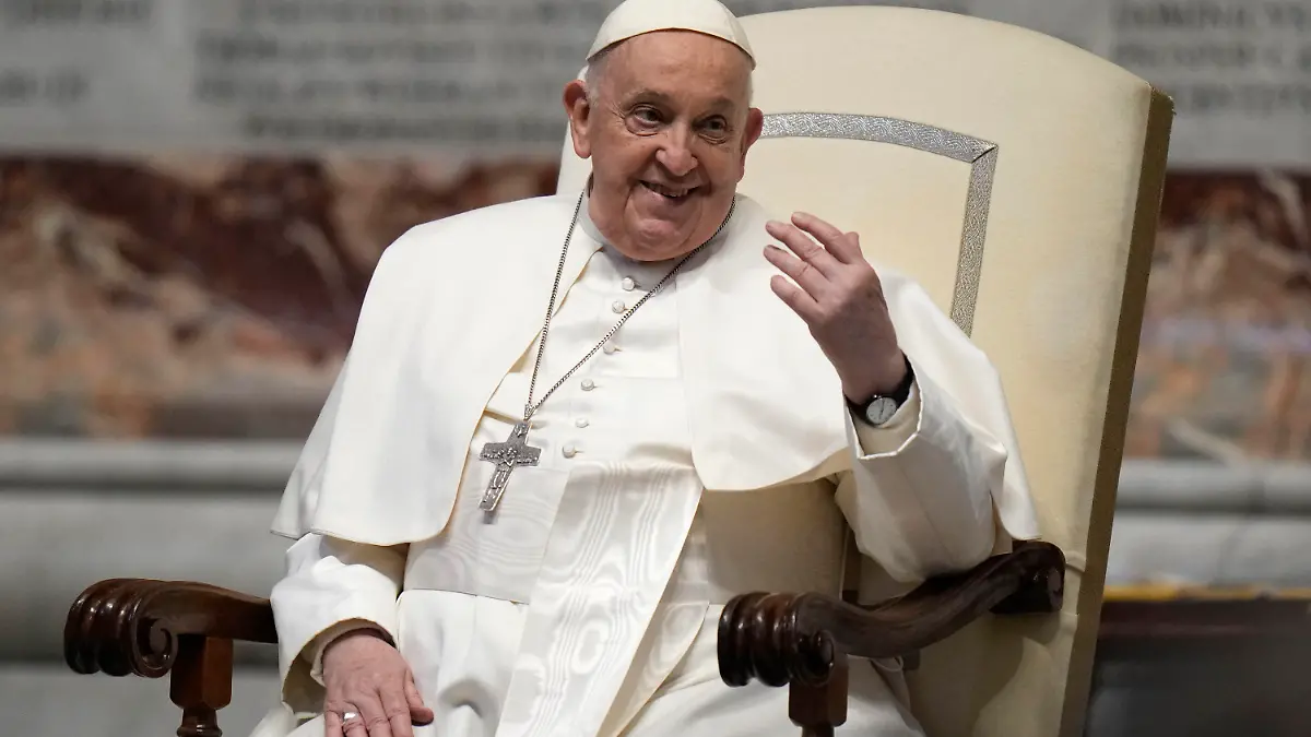 09.03.2024, Vatikan, Vatikanstadt: Papst Franziskus gestikuliert vor einer Messe im Petersdom, in der Monsignore Turturro, der apostolische Nuntius von Paraguay, zum Bischof geweiht wird. Foto: Alessandra Tarantino/AP/dpa +++ dpa-Bildfunk +++