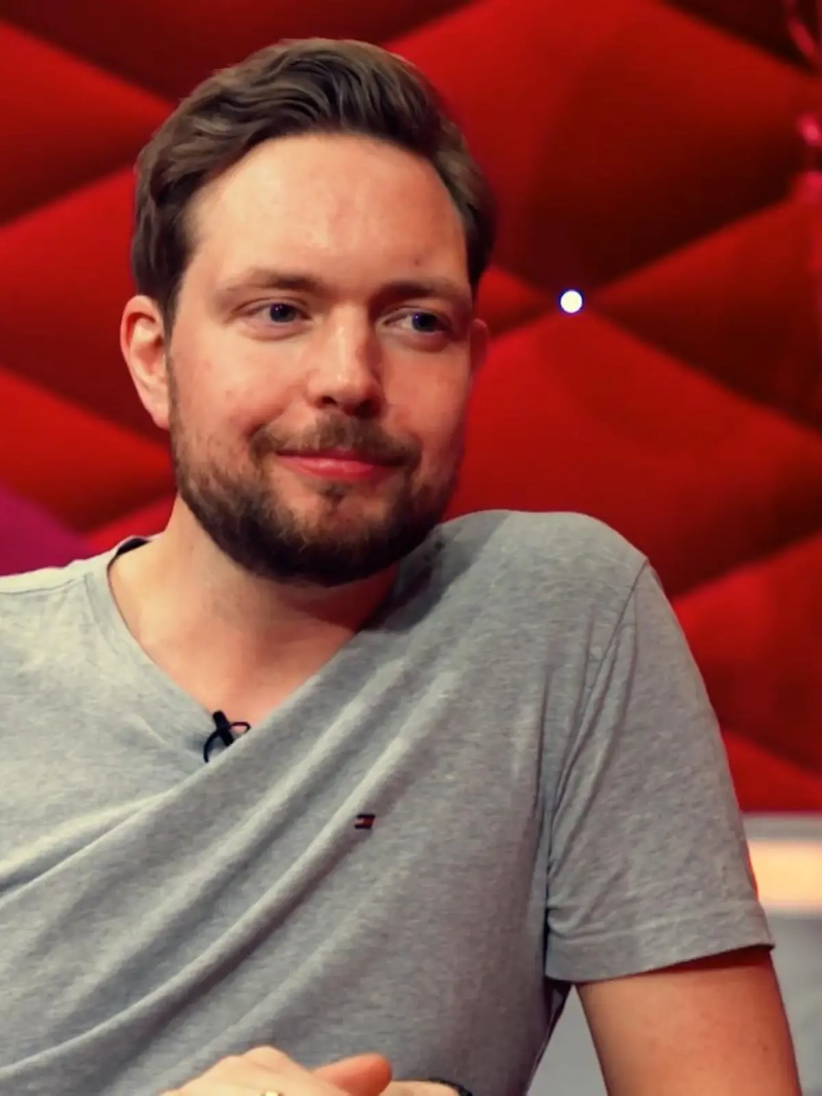 Bastian Bielendorfer stellt sich den Fragen von RTL-Reporter David Modjarad.