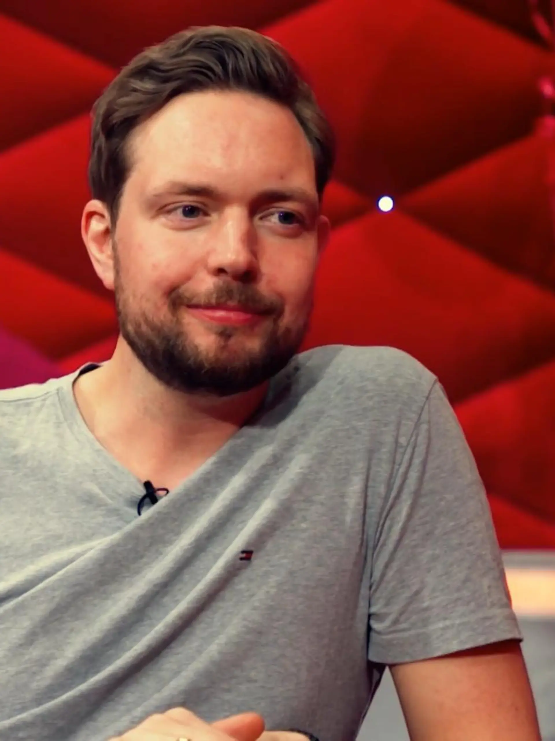 Bastian Bielendorfer stellt sich den Fragen von RTL-Reporter David Modjarad.