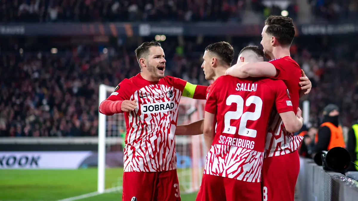 Michael Gregoritsch SC Freiburg, 38, Roland Sallai SC Freiburg, 22, Christian Guenter SC Freiburg, 30, Maximilan Eggestein SC Freiburg, 08 jubeln ueber das Tor zum 1:0, GER, SC Freiburg vs West Ham United, Fussball UEFA Europa League, Achtelfinale Hinspiel, Saison 2023/2024, 07.03.2024 GER, SC Freiburg vs West Ham United, Fussball UEFA Europa League, Achtelfinale Hinspiel, Saison 2023/2024, 07.03.2024 Freiburg *** Michael Gregoritsch SC Freiburg, 38 , Roland Sallai SC Freiburg, 22 , Christian Guenter SC Freiburg, 30 , Maximilan Eggestein SC Freiburg, 08 celebrate the goal for 1 0, GER, SC Freiburg vs West Ham United, Football UEFA Europa League, Round of 16 first leg, 2023 2024 season, 07 03 2024 GER, SC Freiburg vs West Ham United, Football UEFA Europa League, Round of 16 first leg, 2023 2024 season, 07 03 2024 Freiburg Copyright: xEibner-Pressefoto/Memmlerx EP_MMR