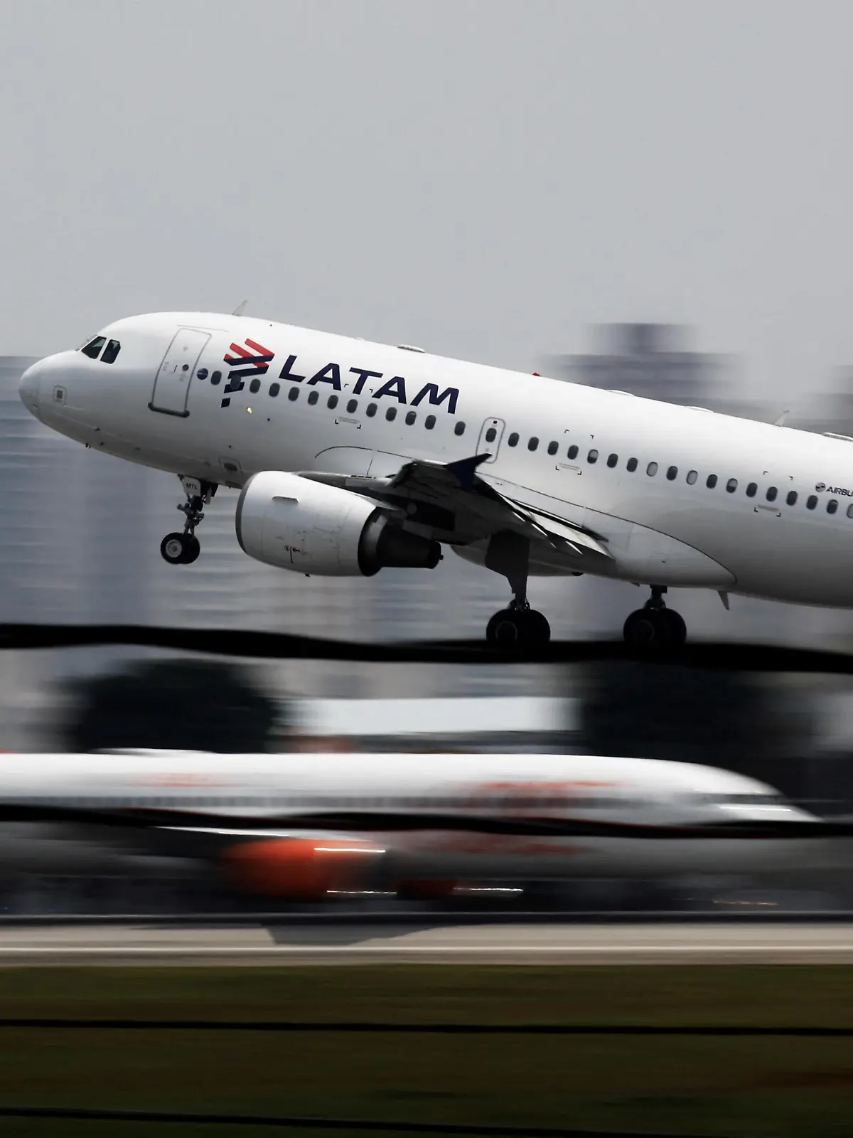 50 Verletzte nach starken Turbulenzen in der Maschine der LATAM Airline.