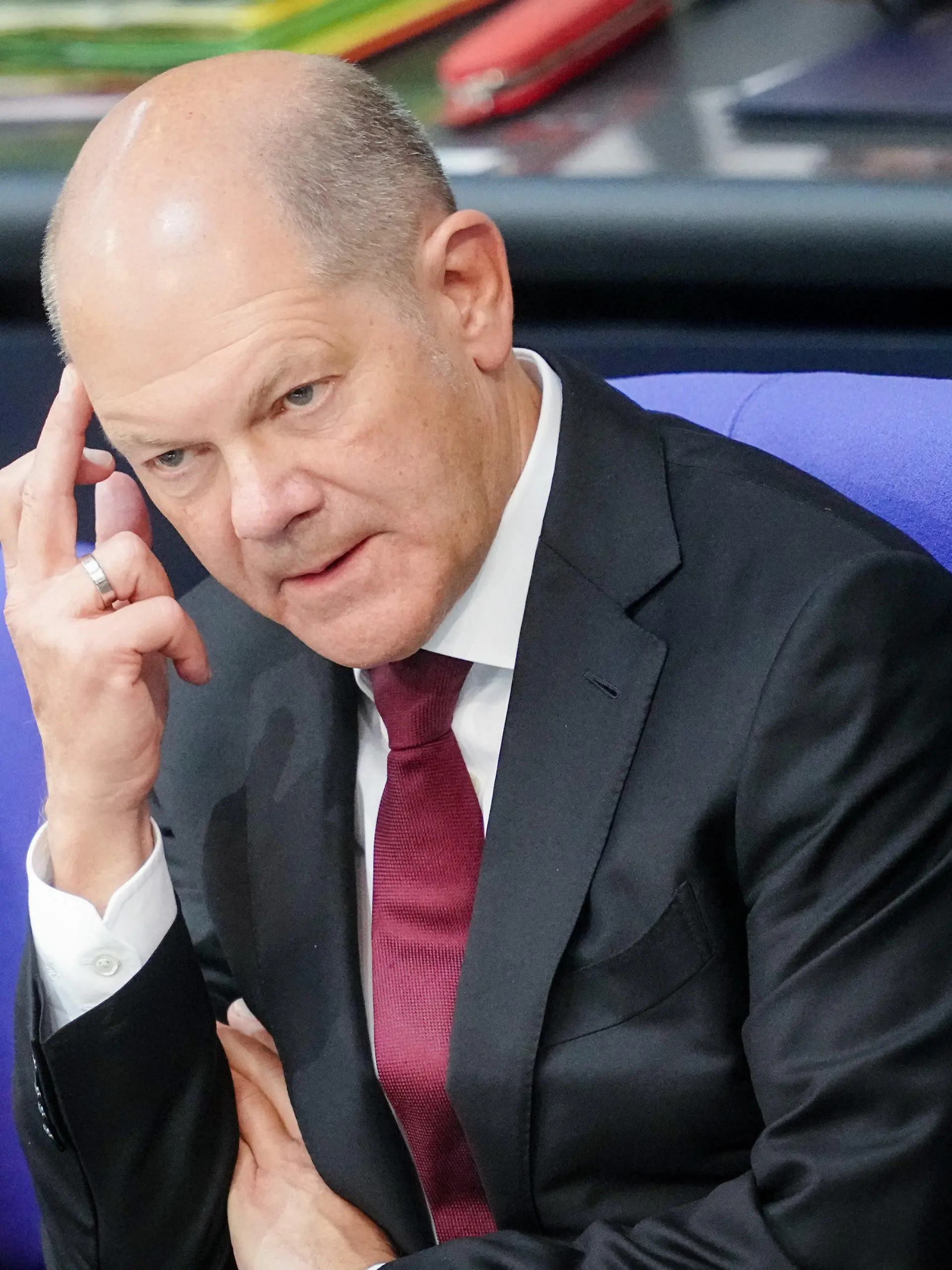 07.09.2022, Berlin: Bundeskanzler Olaf Scholz (SPD) nimmt an der Generaldebatte zum Haushalt im Bundestag teil. Foto: Kay Nietfeld/dpa +++ dpa-Bildfunk +++