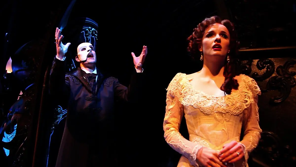2010 kam das Autorenteam Deborah Sasson und Jochen Sautter mit einer Neuproduktion von Phantom der Oper an.