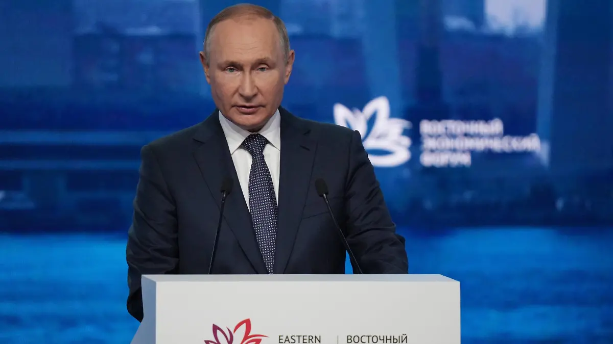 Russland, Eastern Economic Forum EEF in Wladiwostok - Rede von Wladimir Putin Russia Putin EEF 8269743 07.09.2022 Russian President Vladimir Putin addresses the audience during the plenary session of the 2022 Eastern Economic Forum EEF, in Vladivostok, Russia. Alexei Danichev / Sputnik Vladivostok Primorsky krai region Russia PUBLICATIONxINxGERxSUIxAUTxONLY Copyright: xAlexeixDanichevx