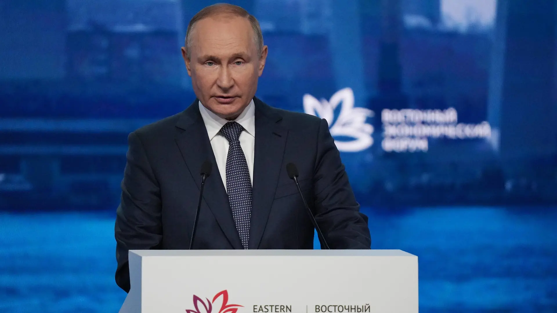 Russland, Eastern Economic Forum EEF in Wladiwostok - Rede von Wladimir Putin Russia Putin EEF 8269743 07.09.2022 Russian President Vladimir Putin addresses the audience during the plenary session of the 2022 Eastern Economic Forum EEF, in Vladivostok, Russia. Alexei Danichev / Sputnik Vladivostok Primorsky krai region Russia PUBLICATIONxINxGERxSUIxAUTxONLY Copyright: xAlexeixDanichevx