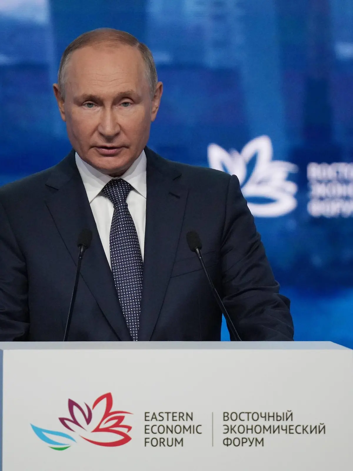 Russland, Eastern Economic Forum EEF in Wladiwostok - Rede von Wladimir Putin  Russia Putin EEF 8269743 07.09.2022 Russian President Vladimir Putin addresses the audience during the plenary session of the 2022 Eastern Economic Forum EEF, in Vladivostok, Russia. Alexei Danichev / Sputnik Vladivostok Primorsky krai region Russia PUBLICATIONxINxGERxSUIxAUTxONLY Copyright: xAlexeixDanichevx