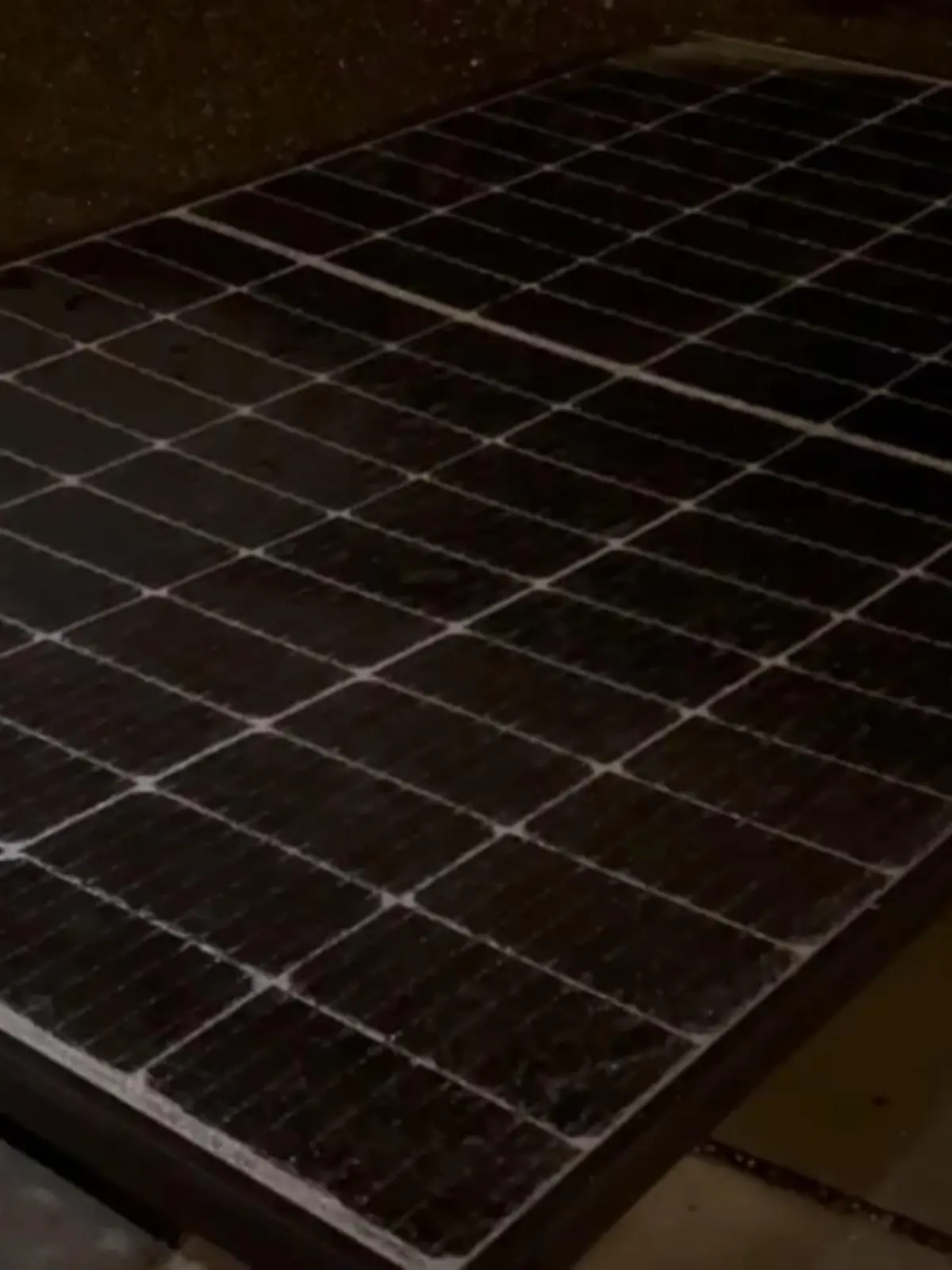 Bild zu: "Solarpanels in der Luft"