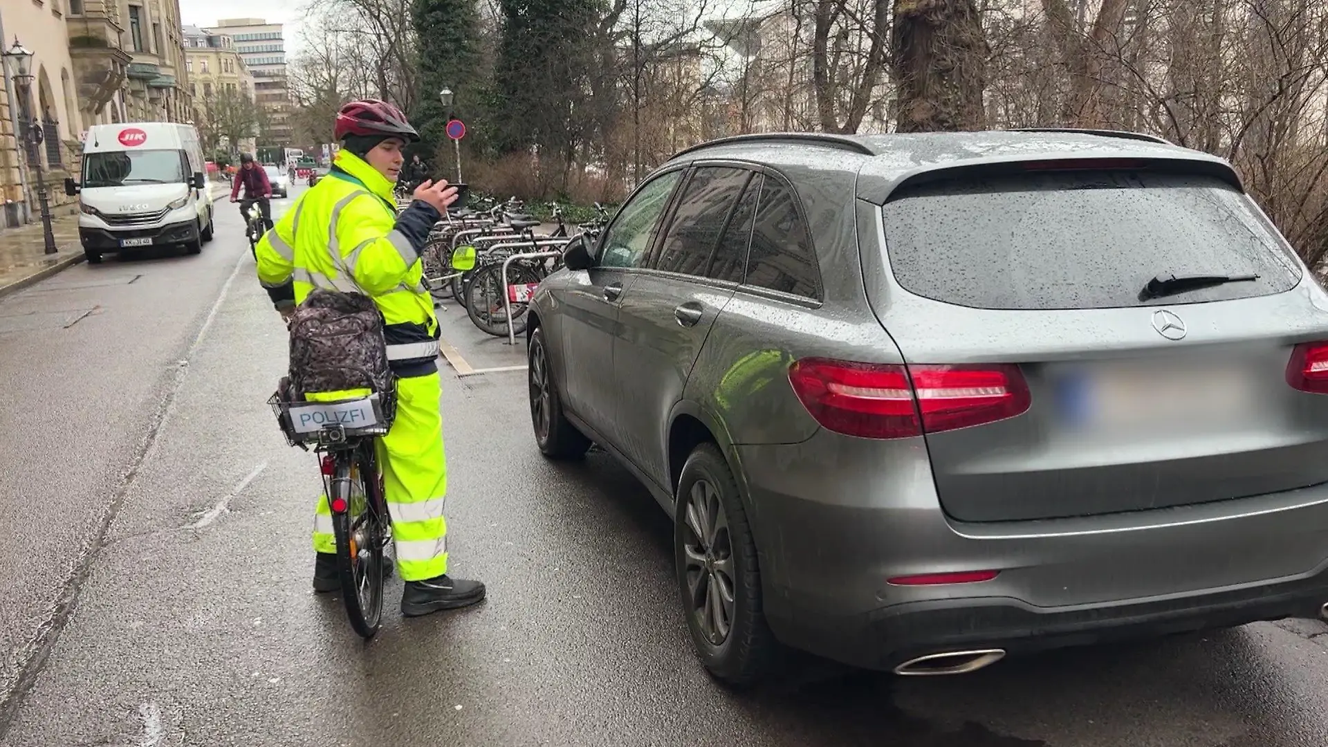 Niclas Matthei zeigt in seiner Freizeit Falschparker an und erntet im Netz Hasskommentare.