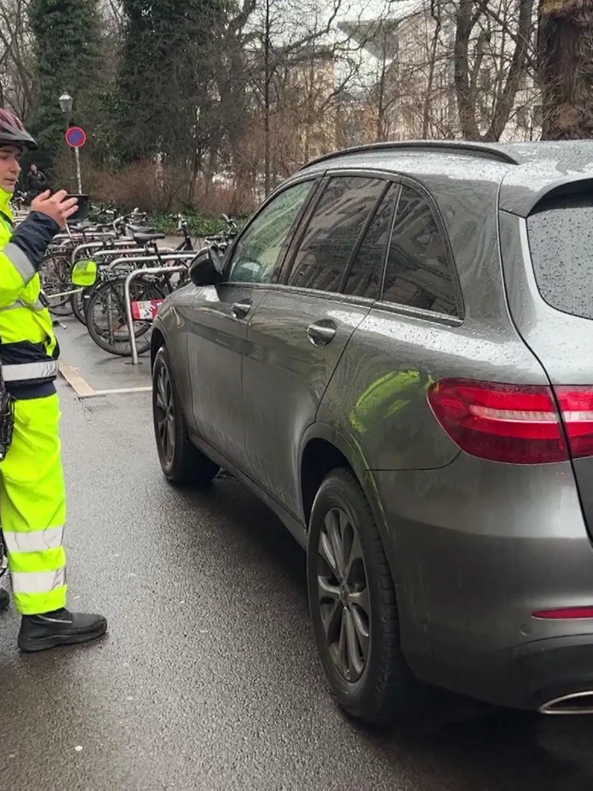 Niclas Matthei zeigt in seiner Freizeit Falschparker an und erntet im Netz Hasskommentare.