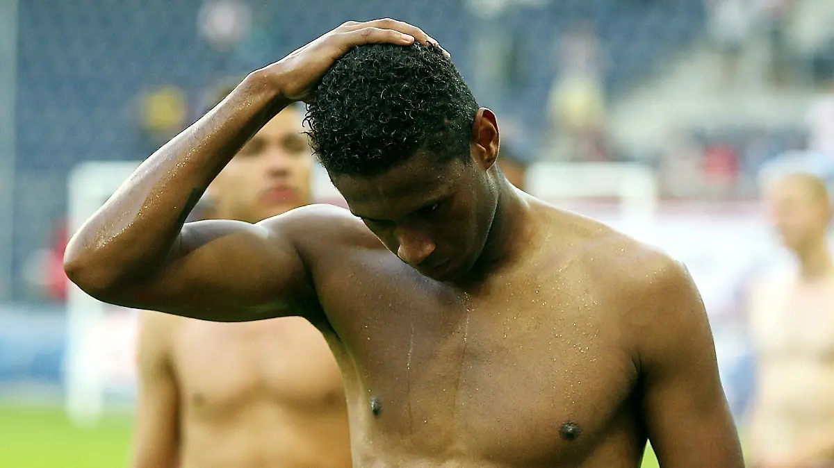 APA8741584-2 - 24072012 - SALZBURG - ÖSTERREICH: ZU APA-TEXT SI - Der Salzburger David Mendes da Silva Concalves nach der Fußball-Champions-League - 2. Runden-Begegnung zwischen Red Bull Salzburg und F91 Düdelingen am Dienstag, 24. Juli 2012, in Salzburg. APA-FOTO: DANIEL KRUG - 20120724_PD2343