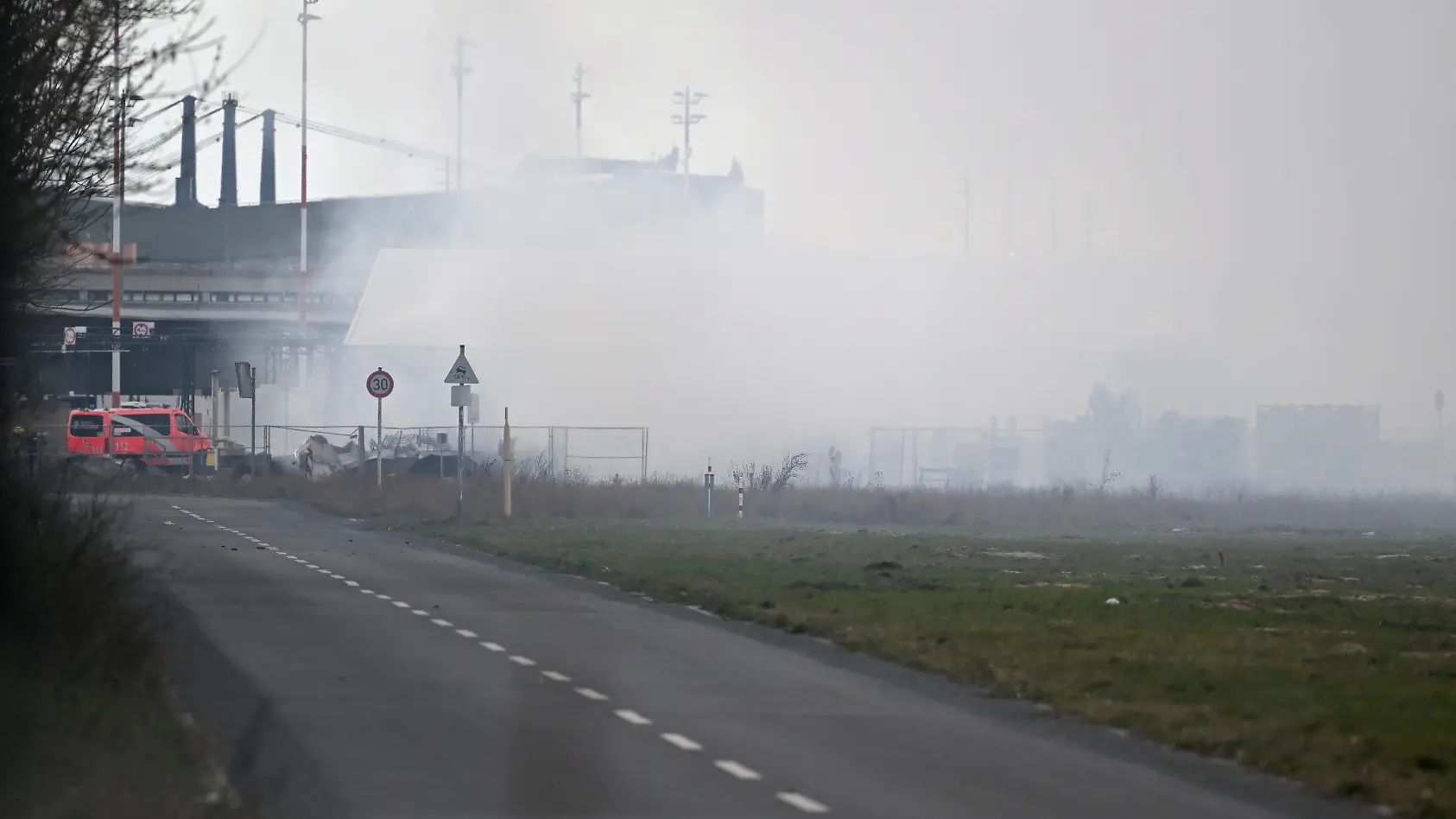 Flüchtlingsunterkunft in Flammen