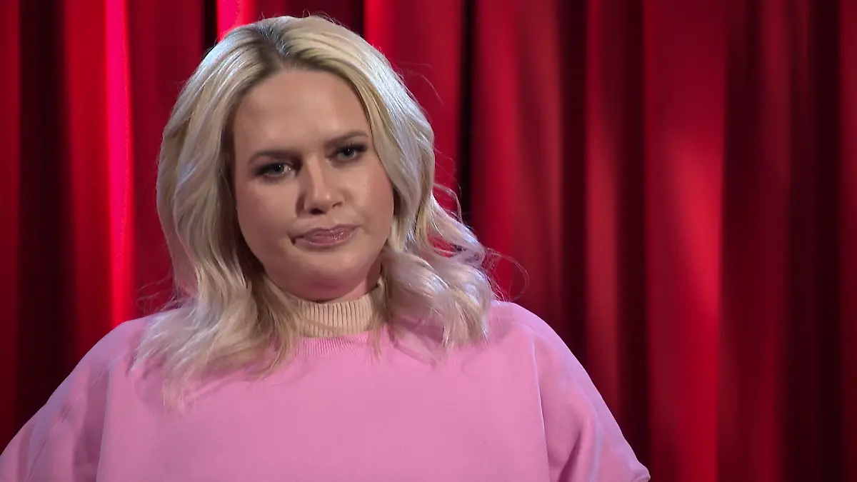 Sarah Knappik geht es nach ihrem Dschungel-Rundumschlag gar nicht gut, denn sie wird übel angefeindet.